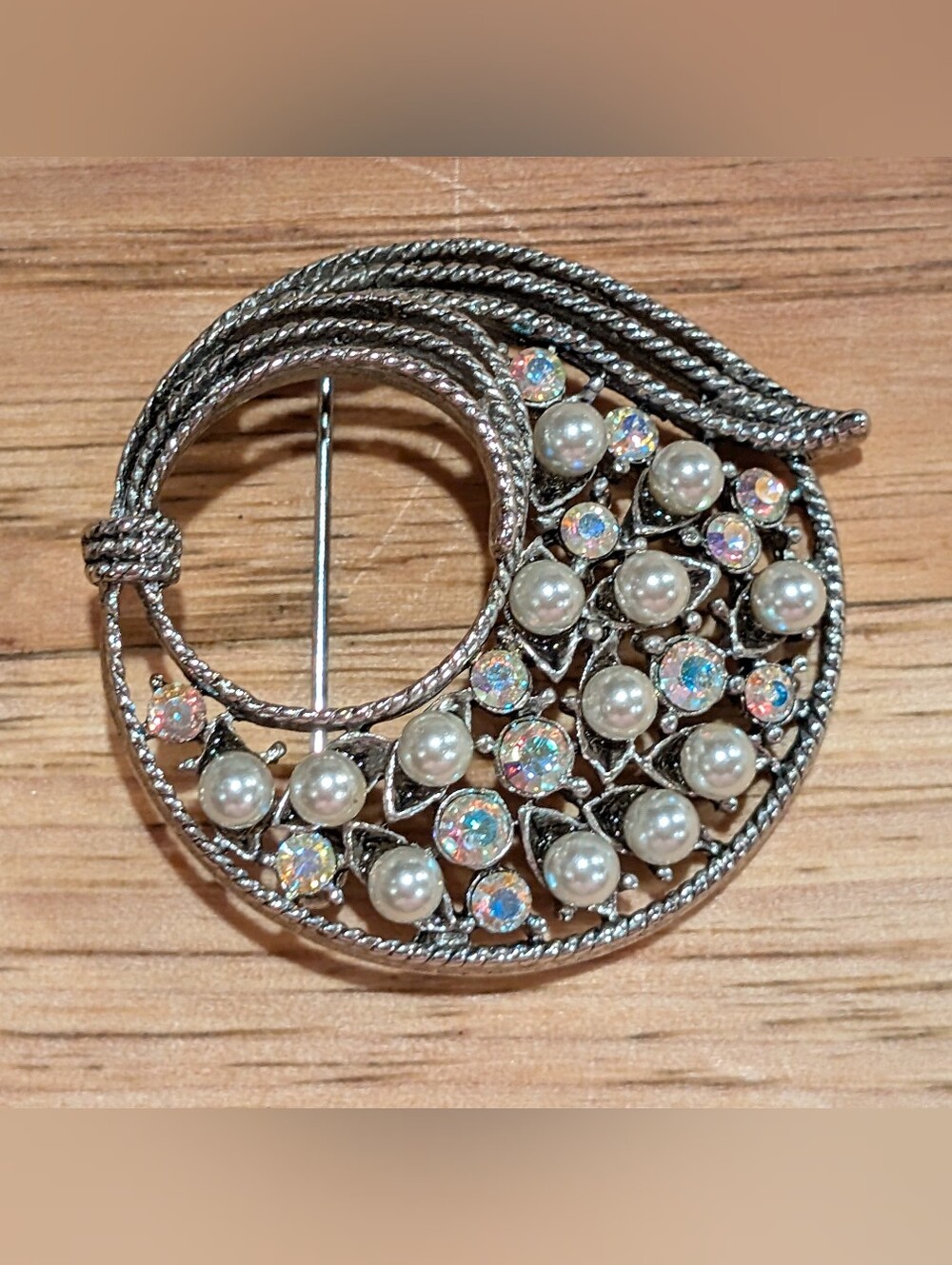 Source Unknown Silver-Tone Circle Brooch with Pearls and Aurora Crystals